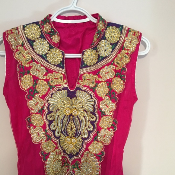 Gorgeous embroidered Indian Anarkali suit - Picture 1 of 4